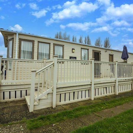 6 Berth Caravan With Decking At Manor Park In Hunstanton Ref 23017H Exterior foto